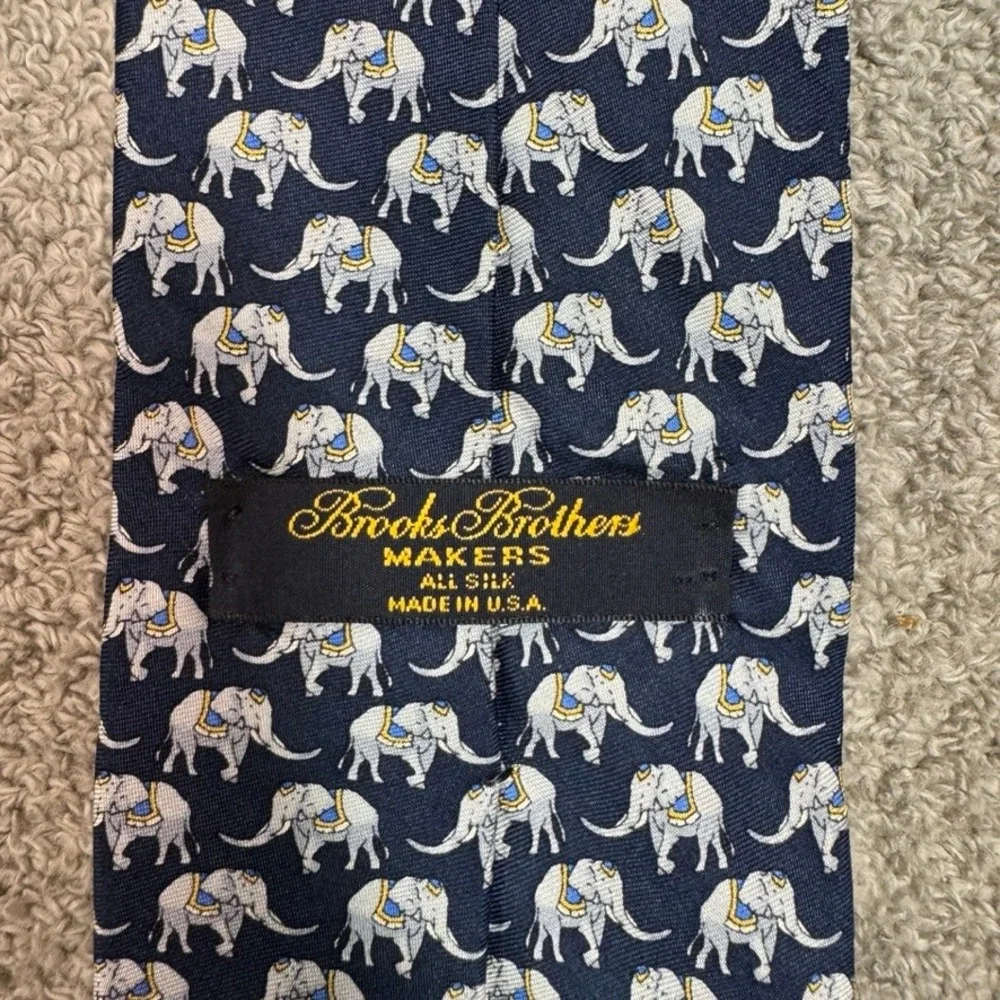 Brooks Brothers Makers Silk Tie Navy Blue Elephant Print Made in USA Mens Tie
